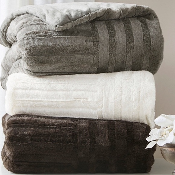 1 left!50x60 plush throw faux fur down alternative - Picture 5 of 8